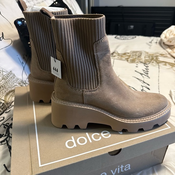 Dolce Vita boots - Picture 2 of 6